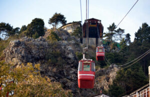 Mussoorie-Queen-of-Hills-must-visit-gun-hill-kanatal-heights