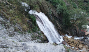 Mussoorie-Queen-of-Hills-must-visit-kempty-fall-kanatal-heights