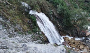 places near mussoorie - kempty falls