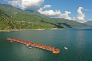 tehri dam at tehri lake